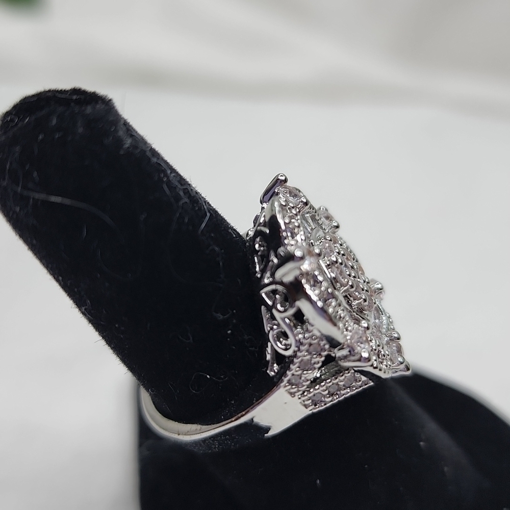 VINTAGE DIAMOND ART DECO RING - Picture 5 of 11